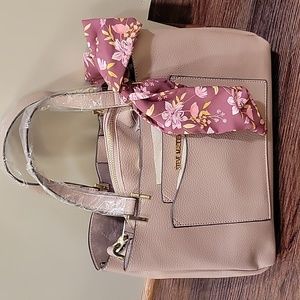 STEVE MADDEN MAUVE BPARKER handbag and crossbody. Scarf and lots of pockets. NWT